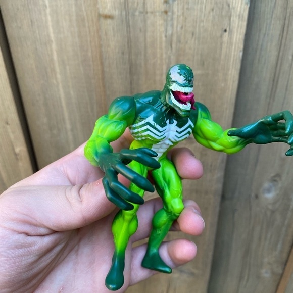 Vintage 1997 Marvel Spider Man Venom Green Variant Toy Biz Action Figure - Picture 4 of 7